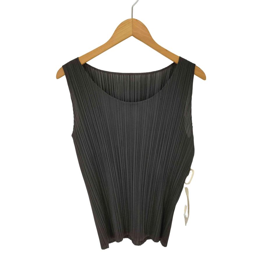 ISSEY MIYAKE me プリーツ　プリーズ　イッセイミヤケ　 半袖 ISSEY MIYAKE me プリーツ プリーズ イッセイミヤケ 半袖 美品