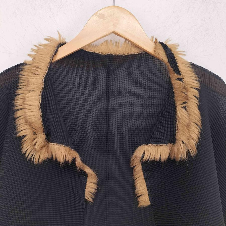 ISSEY MIYAKE me(イッセイミヤケミー) ファー付きプリーツカーディガン