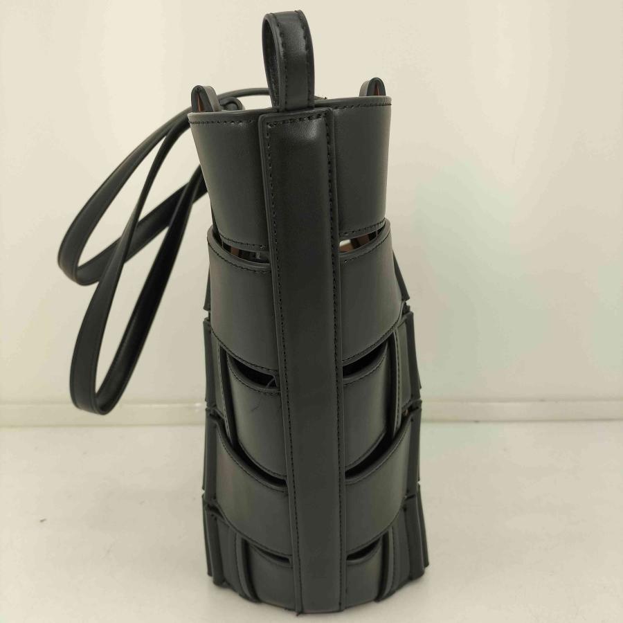 【極美品】ZARAブラック かごバッグ 編み込みデザイン　レザー ZARA - 【極美品】ZARAブラック かごバッグ 編み込みデザイン レザーの