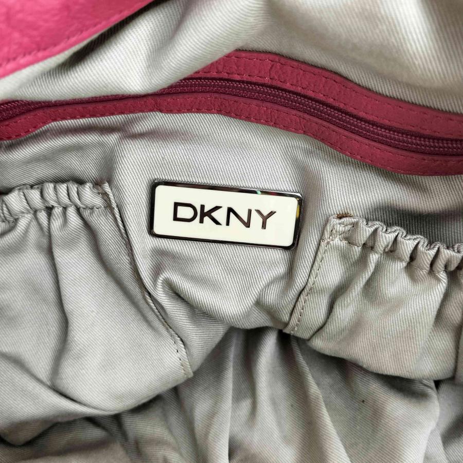 DKNY（ダナ・キャラン・ニューヨーク） レザーショルダーバッグ