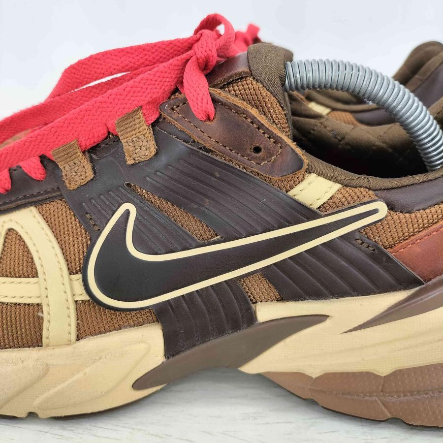 NIKE（ナイキ） V2K Run Light British Tan/Sesame/Picante Re 中古 