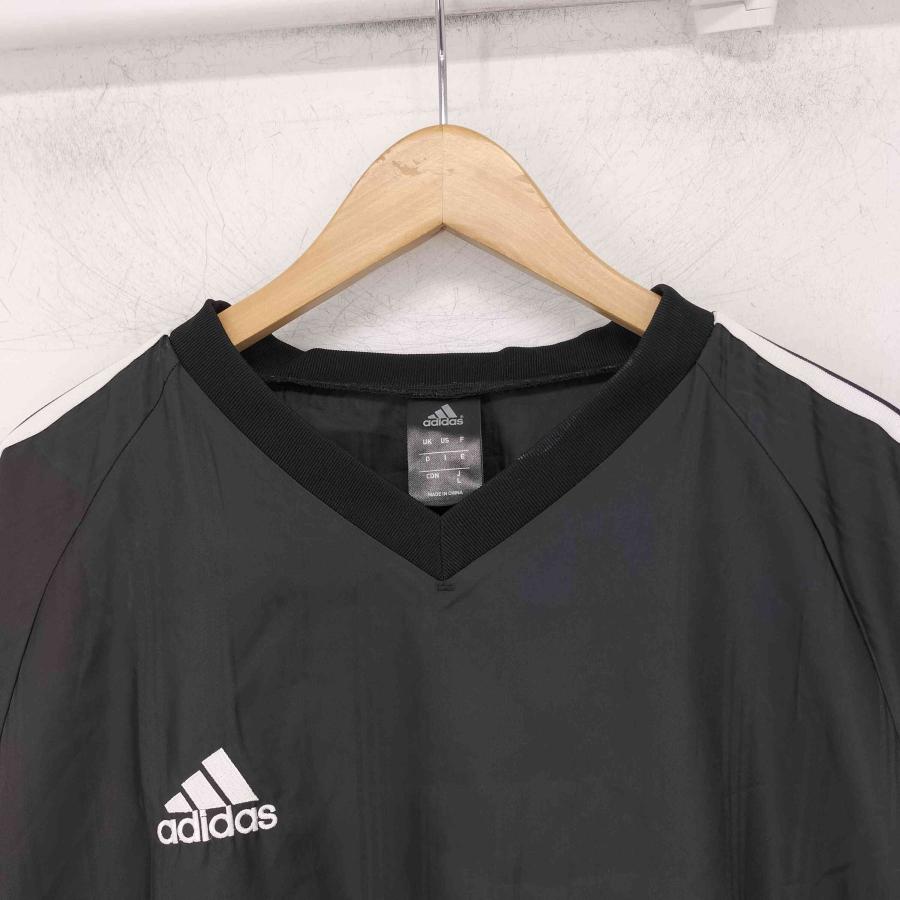 adidas（アディダス） ワンポイントロゴ刺繍 Vネック ナイロンプル