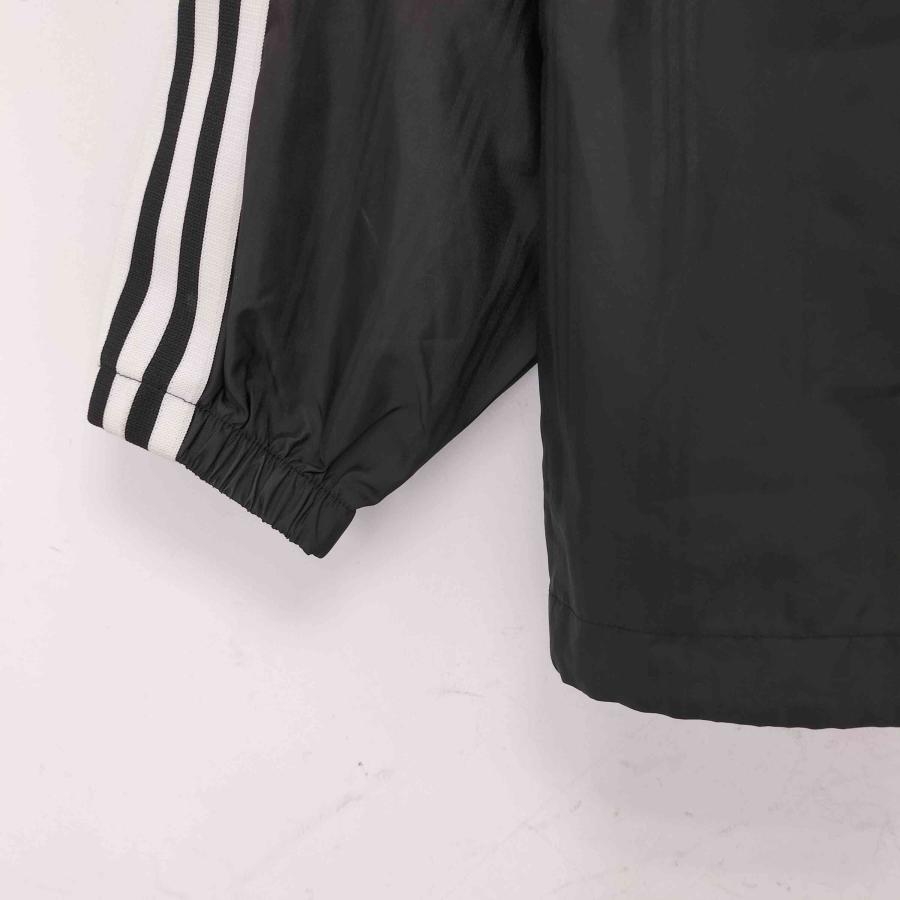 adidas（アディダス） ワンポイントロゴ刺繍 Vネック ナイロンプル