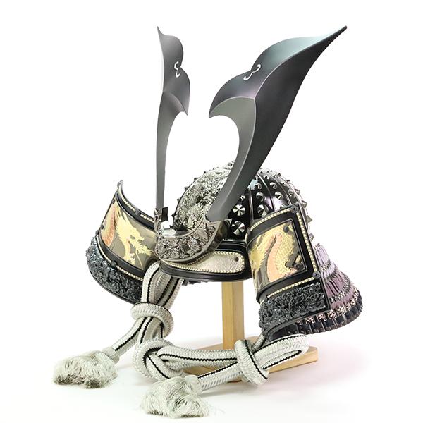 【希少品】 五月人形 コンパクト おしゃれ モダン 東玉 52331 収納 着用兜飾り 28号 北斗黒鍬 【CEG2466198216】(86240円)