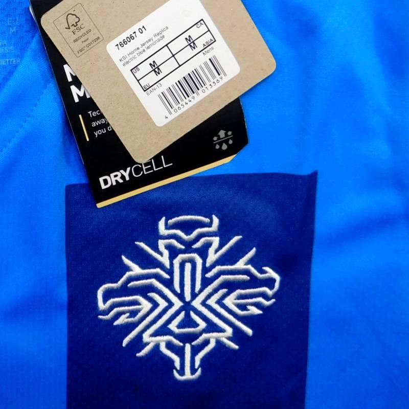 アイスランド代表　22　ホーム　半袖　ユニフォーム　PUMA(正規品/メール便可/メーカーコード766067 01) |  | 02