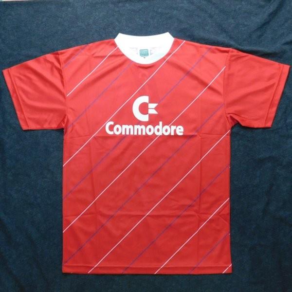 FCバイエルン　1984　ホーム　半袖　ユニフォーム　復刻モデル/Commodore(正規品/メール便可/メーカーコードBCOM84HPYSS) |  | 01