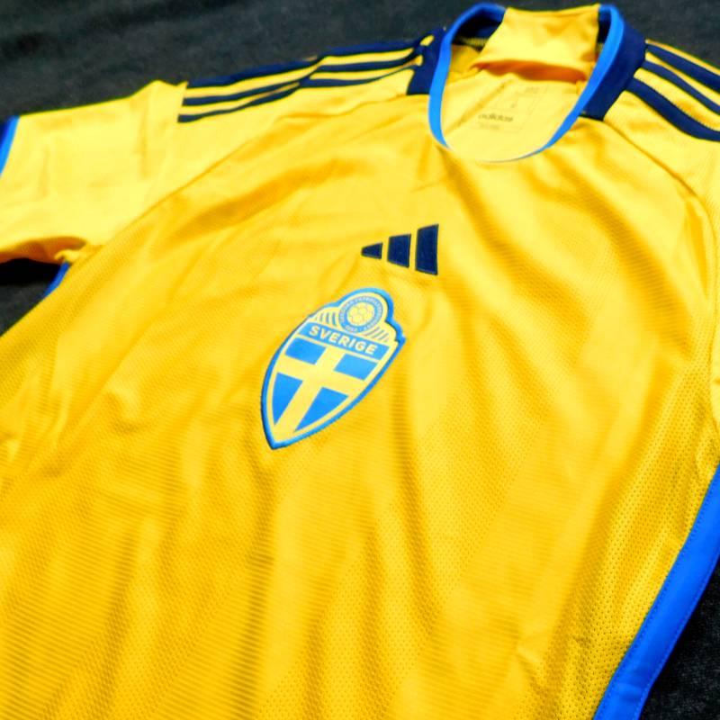 スウェーデン代表　22　ホーム　半袖　ユニフォーム　ADIDAS(正規品/メール便可/メーカーコードHD9423) | adidas | 01