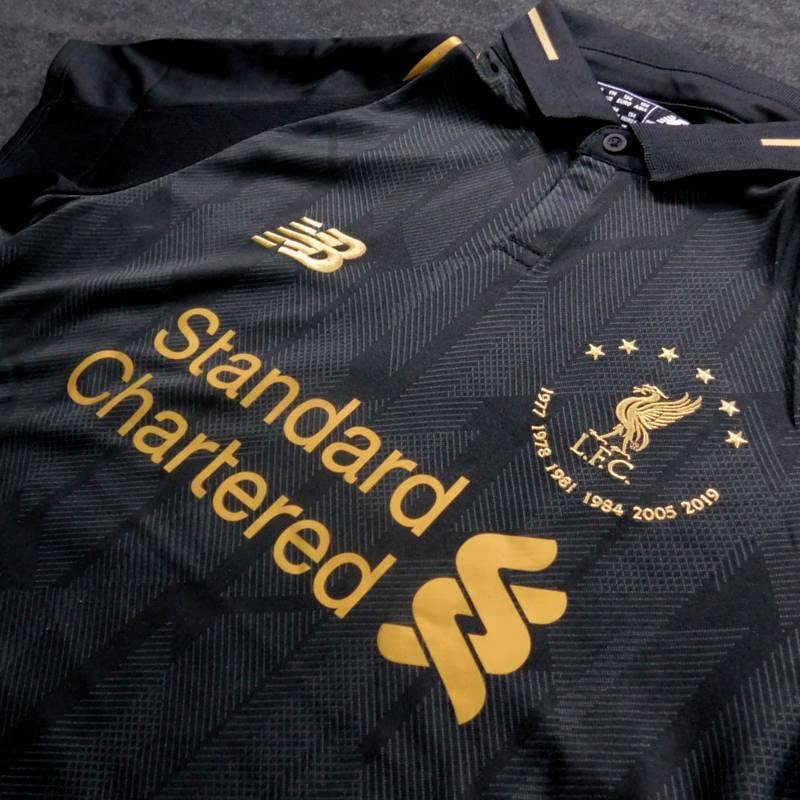 リバプール　18/19 CL6times　SIGNATURE BLACK　半袖　ジュニアユニフォーム　new balance(正規品/メール便可/メーカーコードJT930503) | New Balance | 01