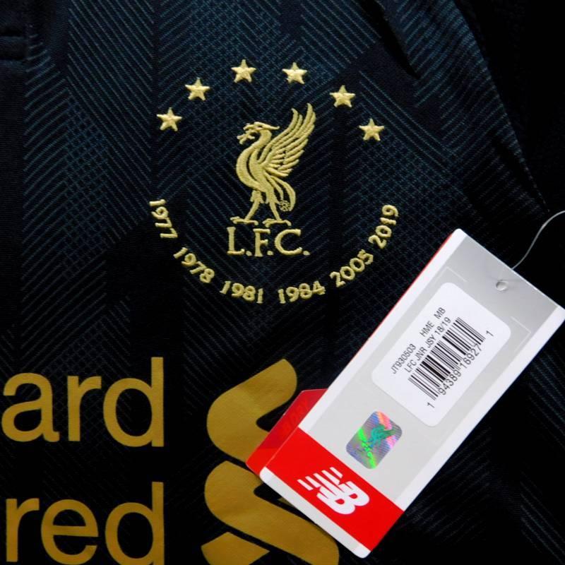 リバプール　18/19 CL6times　SIGNATURE BLACK　半袖　ジュニアユニフォーム　new balance(正規品/メール便可/メーカーコードJT930503) | New Balance | 02