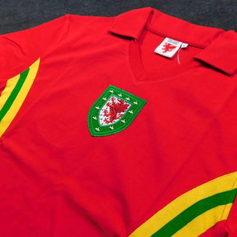 ウェールズ代表　1976　ホーム　半袖　ユニフォーム　復刻モデル/ジョン・トシャック10(正規品/メール便可) |  | 01