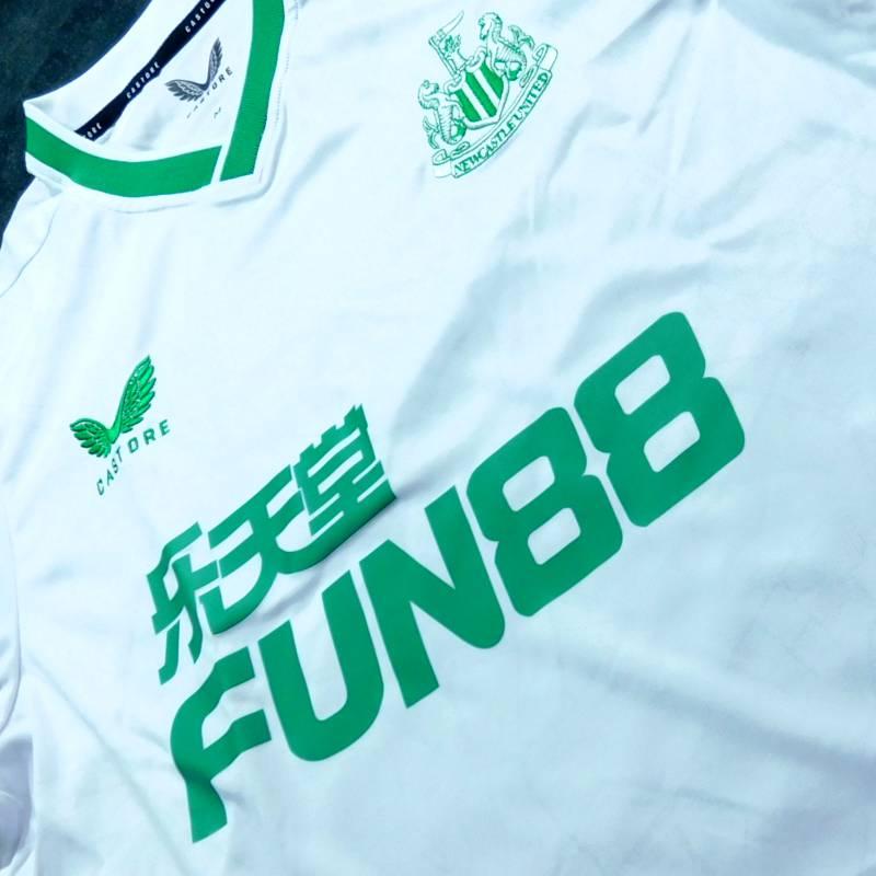 ニューカッスル　22　Alternate(アウェイ/3rd)　半袖　ユニフォーム　CASTORE　2022シーズン/130周年モデル(正規品/メール便可/メーカーコードTM1222) |  | 01