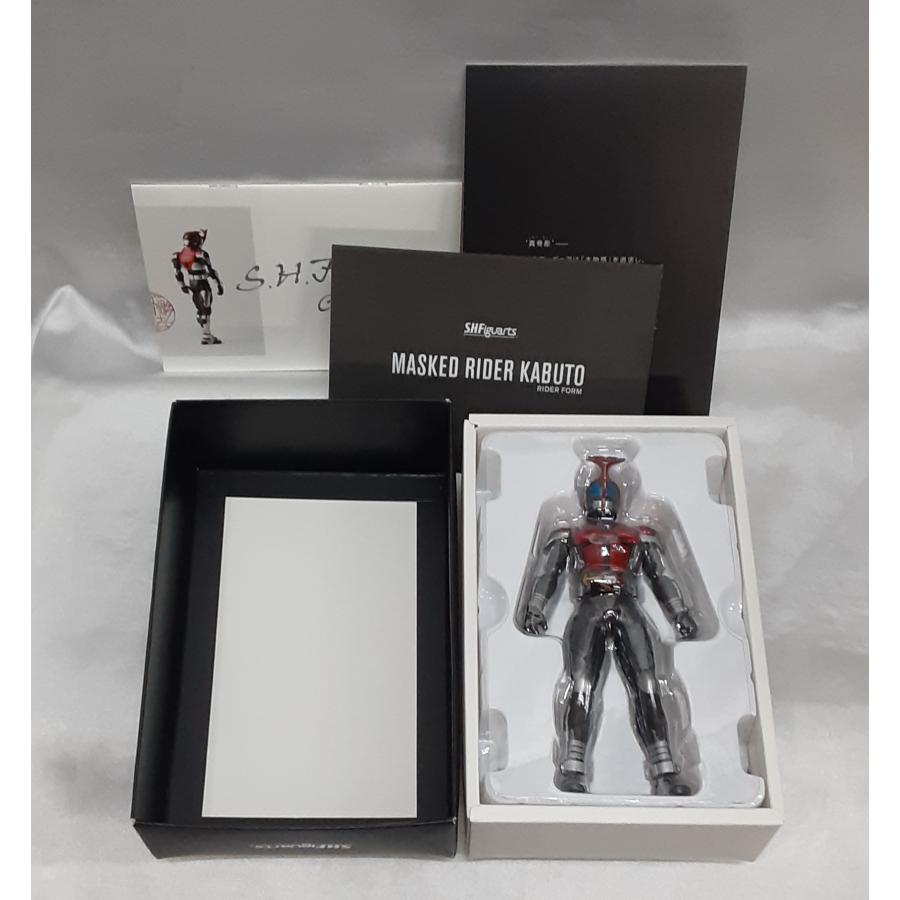 仮面ライダーカブト ライダーフォーム S.H.Figuarts 真骨彫製法 仮面ライダーカブト フィギュア |  | 02