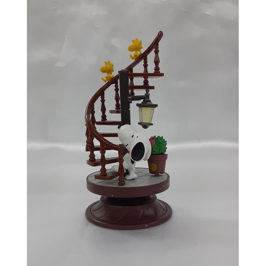 Snoopy Spiral Diorama Spiral Staircase 螺旋階段 スヌーピー リーメント スパイラルジオラマ フィギュア |  | 02