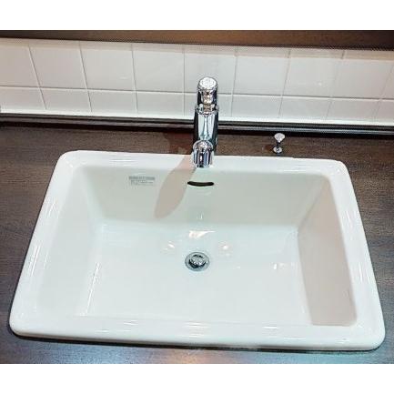 在庫処分セール Essence エッセンス 洗面ボウル おしゃれ リフォーム 改装 Diy 新築 新生活 陶器製 大きい 大型 半埋め込み型 オーバーカウンター 四角型 スクエア 単水栓 混合水栓 お洒落 綺麗 きれい 可愛い かわいい 手洗い器 E2743 立水栓用 期間限定