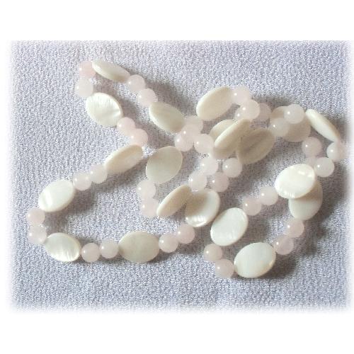 淡水真珠貝とローズクォーツのネックレス 貝殻ネックレス 貝殻