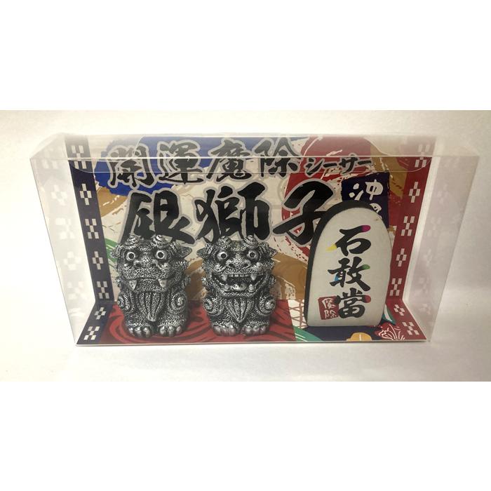 美品　置物、魔除け　沖縄　シーサー　ペア シーサー置物 魔除シーサー 銀獅子 ペアシーサー 木製プレート付 沖縄