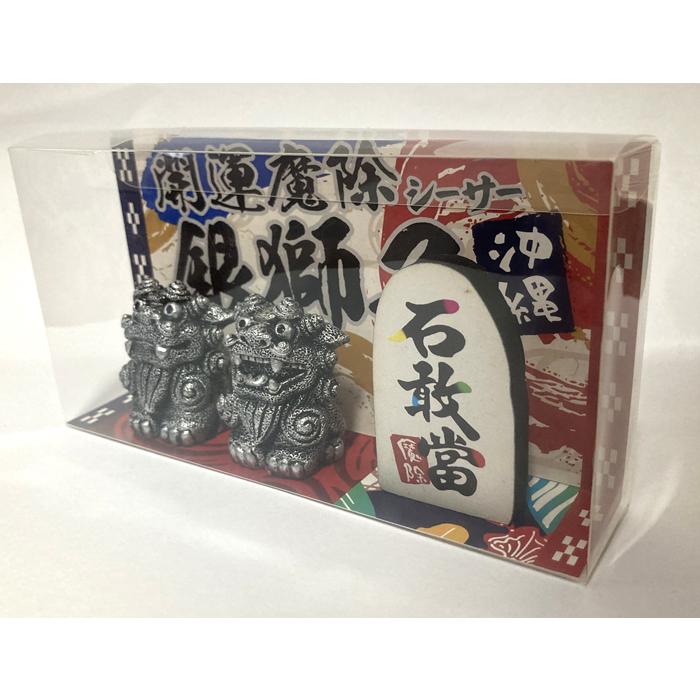 美品　置物、魔除け　沖縄　シーサー　ペア シーサー置物 魔除シーサー 銀獅子 ペアシーサー 木製プレート付 沖縄