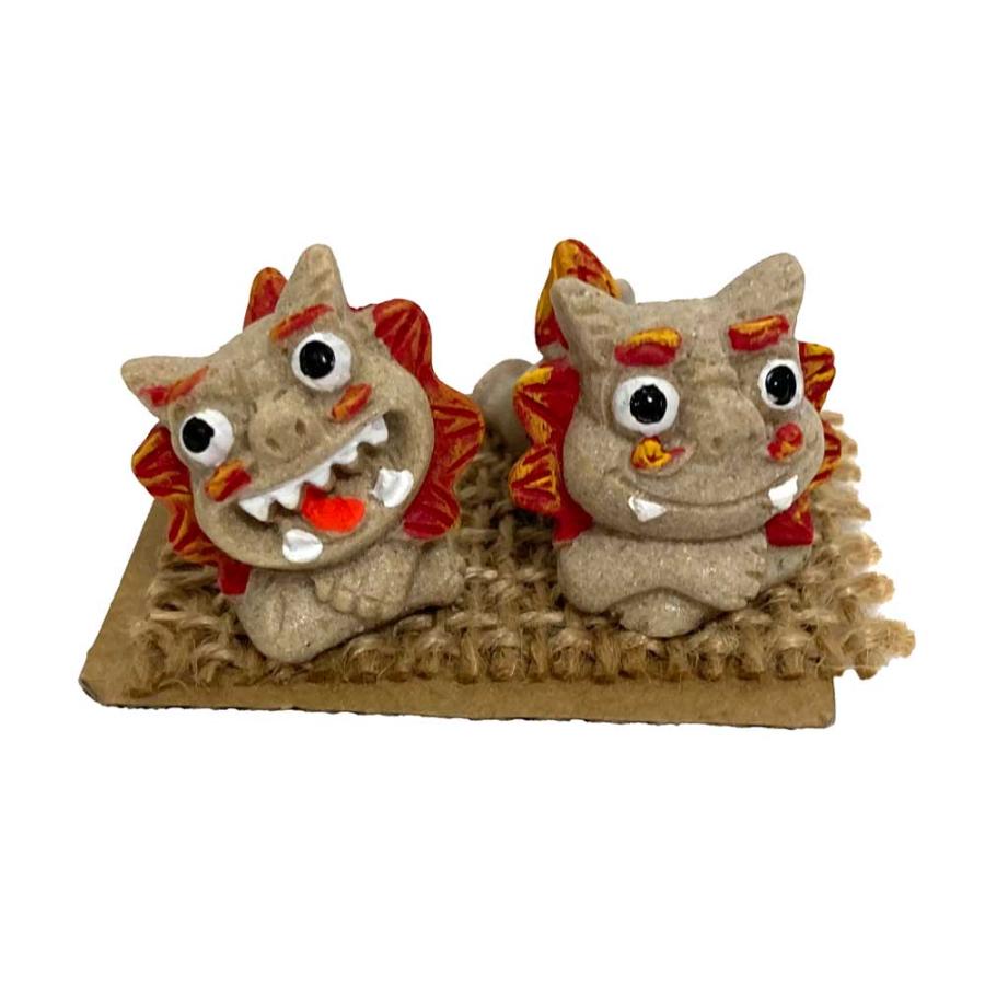 シーサー置物 ポリ置物 仲良しシーサー 寝そべり 砂赤 : okinawa
