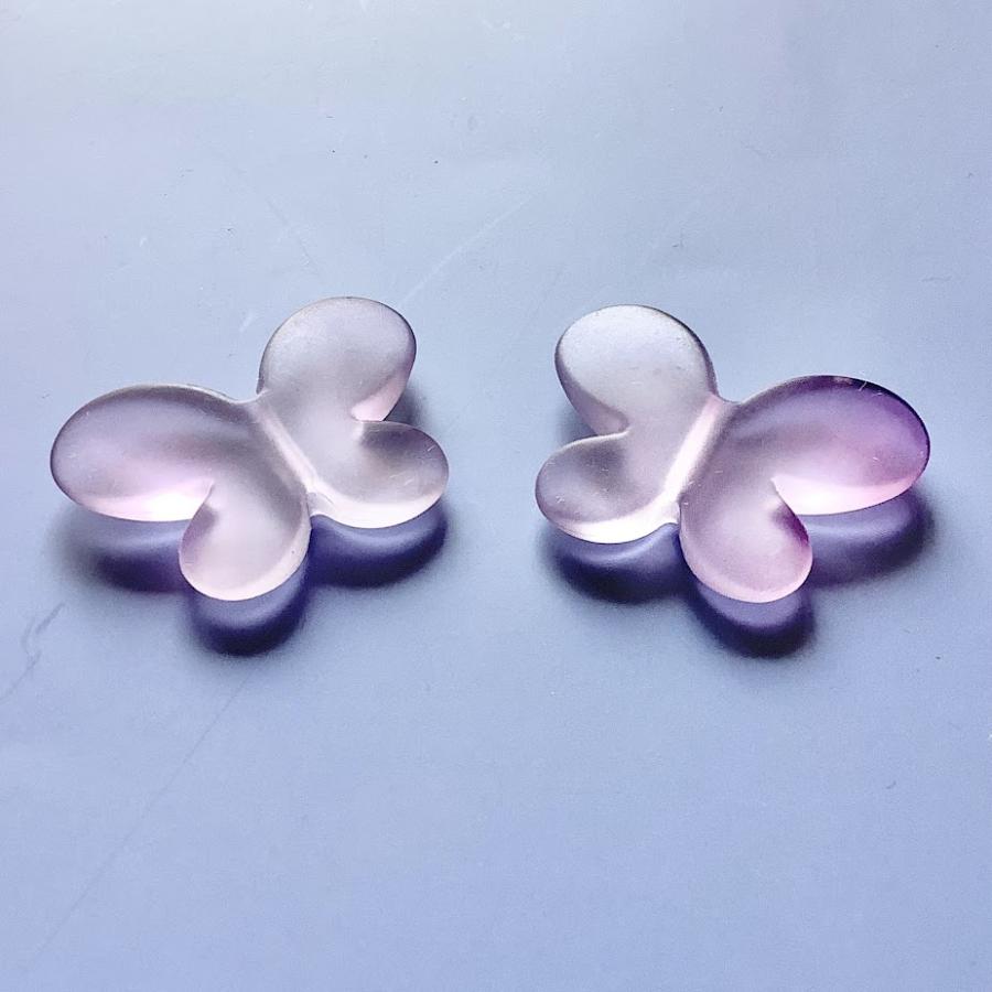 フロスト ハーフカラー 29X21MM 蝶 (小) ２ケ ビーズ ビーズアンドパーツ ビーズ  アクリルビーズ ビーズパーツ チョウ |  | 10