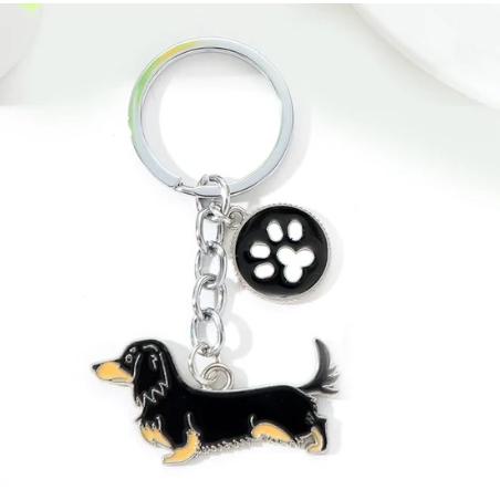 ダックス型のキーホルダ ブラタン チョコタン 横向き エナメル