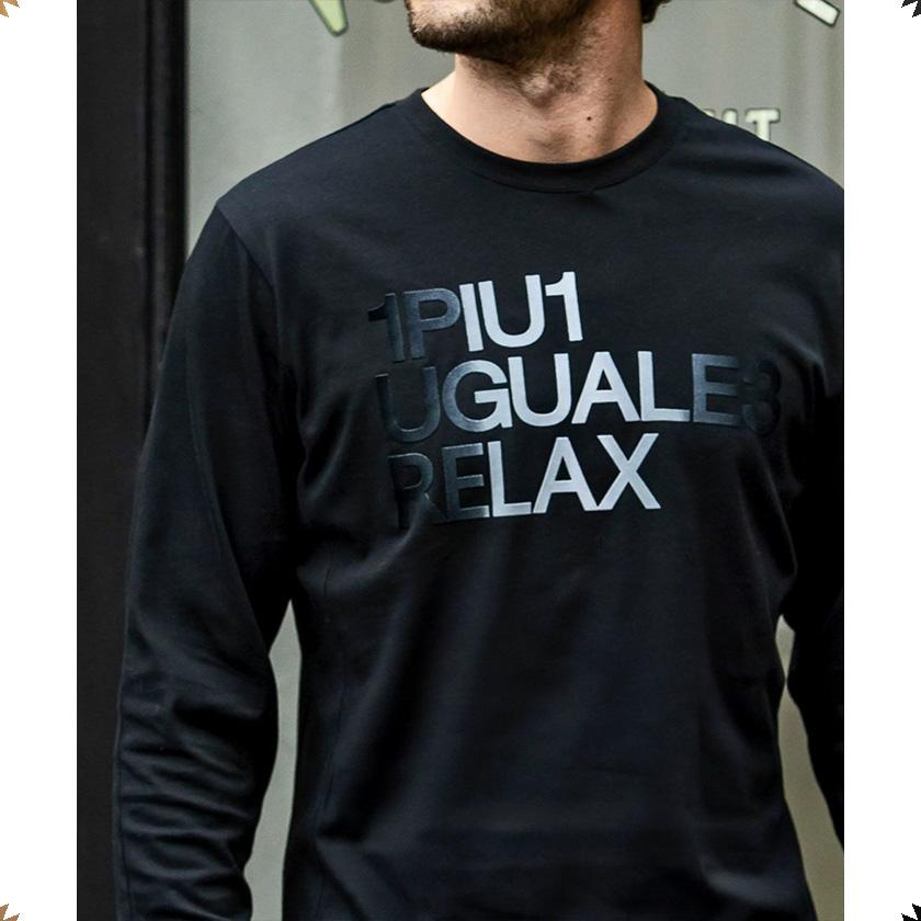 1PIU1UGUALE3 RELAX ウノピュウノウグァーレトレ リラックス 袖ロゴ