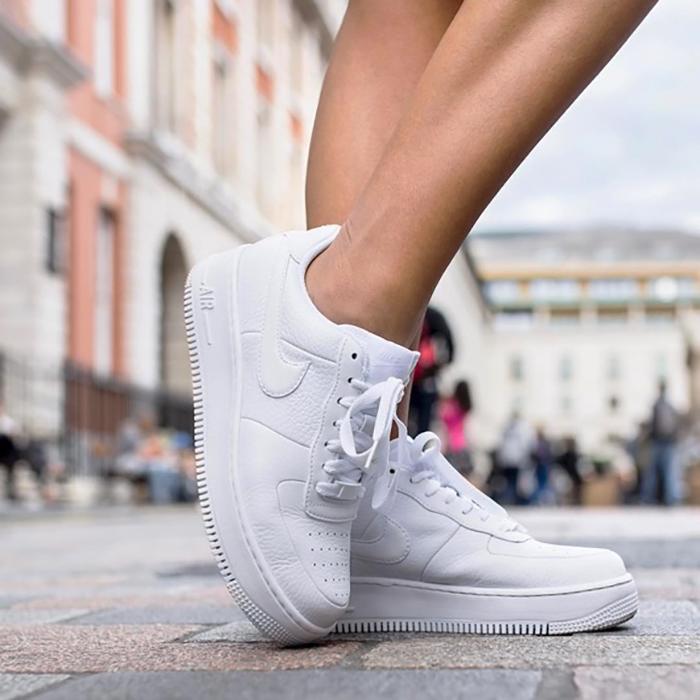 ナイキ スニーカー レディース ホワイト 白 厚底 NIKE 24cm 新品24cmナイキコートビジョンアルタホワイト白COURTVISIONエア