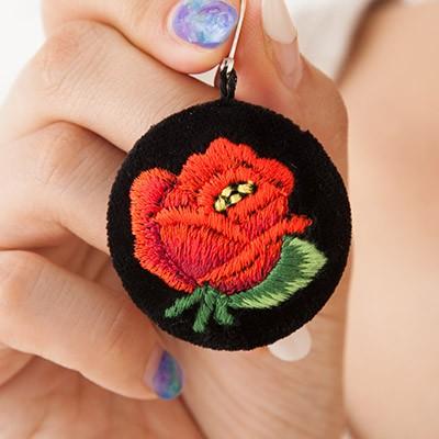 ポーランド 伝統バラ刺繍 ピアス : カジュアル雑貨ビューピィ - 通販
