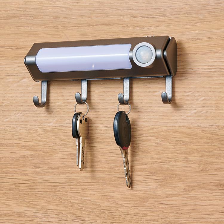 キーフック Led センサーライト アラーム 照明 ブラック 黒 防犯 防災 オシャレ インテリア おしゃれ 鍵掛け 懐中電灯 シンプル 玄関 新生活 一人暮らし C ライト 照明のbeaubelle ボーベル 通販 Yahoo ショッピング