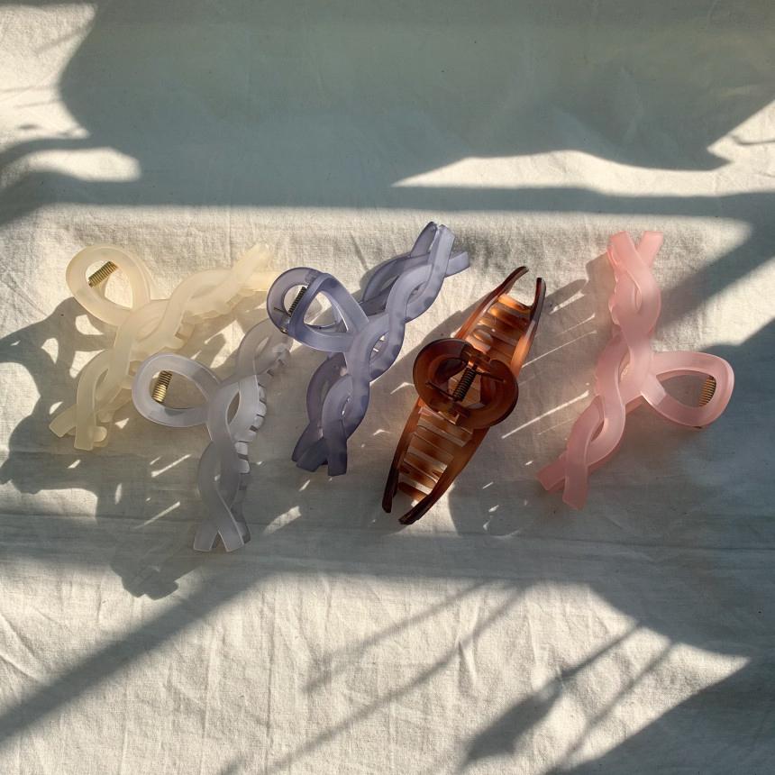 ツイスト モチーフ ヘアクリップ 韓国 ヘアアクセサリー クリップ まとめ髪 ハーフアップ アクリル ヘアアレンジ 大きめ Lattencos Ltn0356 Beauty Studio 通販 Yahoo ショッピング