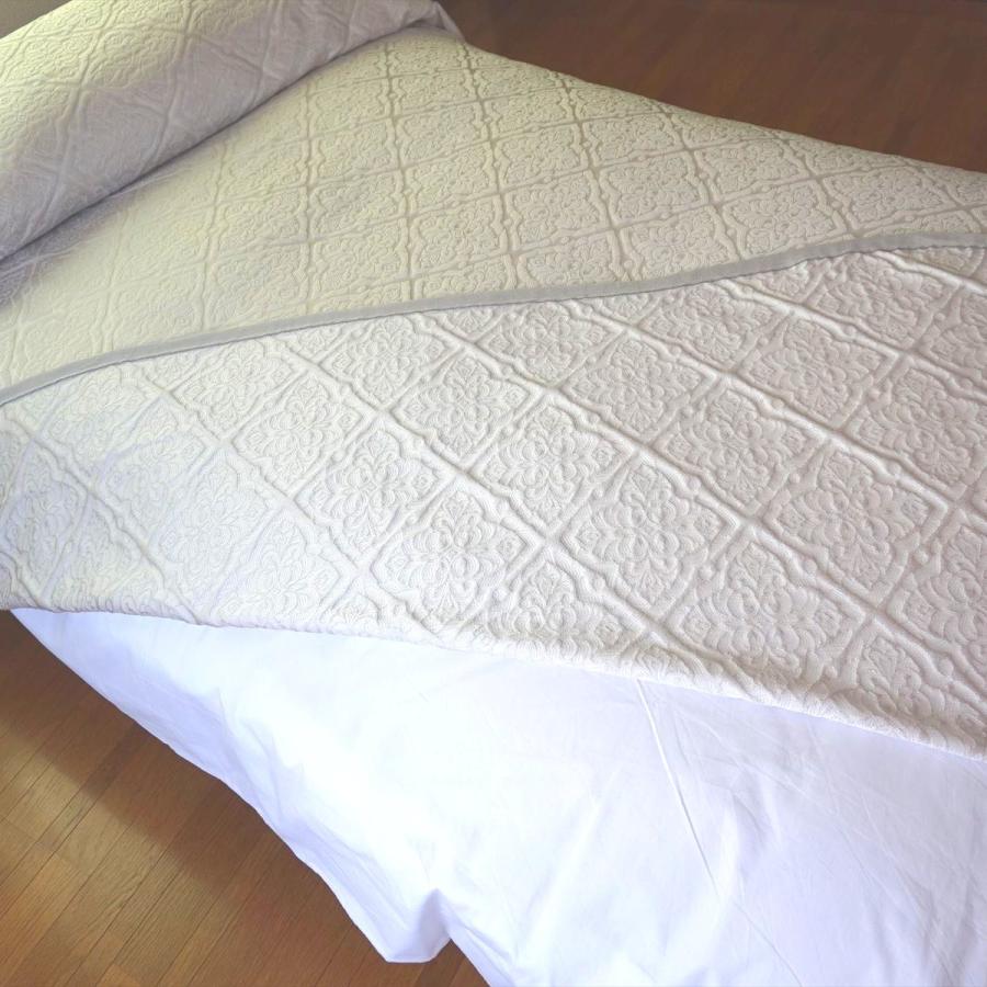 ベッドスプレッド ギア シルバー クイーン 250×270cm 1.6kg/スペイン製/日本仕様/ジャガード織/1.6kg/280ｃｍ超広幅デザイン生地 ベッドカバーの画像