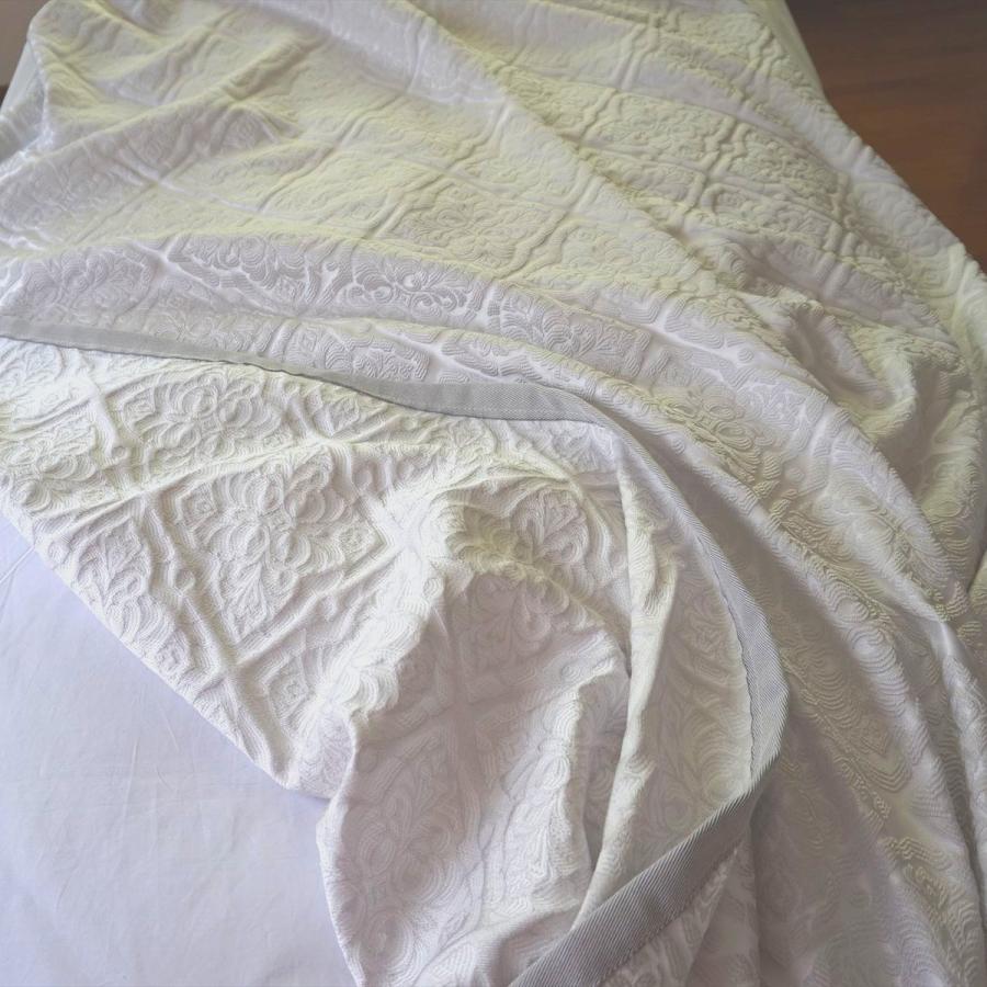 ベッドスプレッド ギア シルバー クイーン 250×270cm 1.6kg/スペイン製/日本仕様/ジャガード織/1.6kg/280ｃｍ超広幅デザイン生地 ベッドカバーの画像