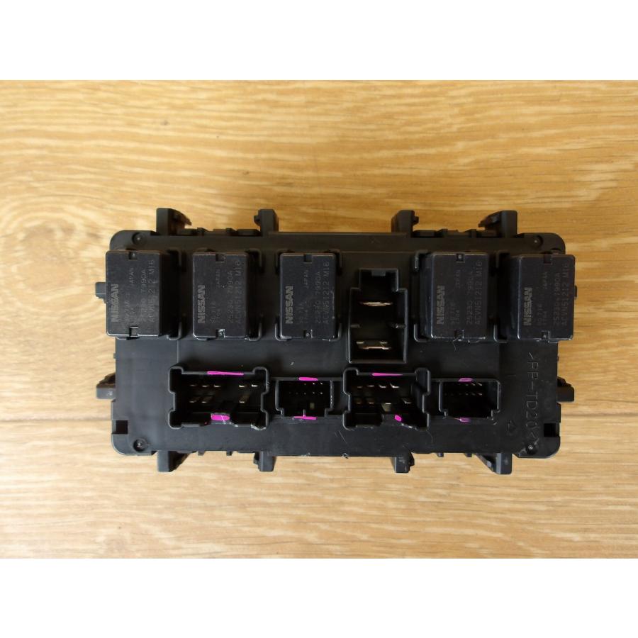 R2 スカイライン RV37 ヒューズボックス/フューズボックス |  | 01