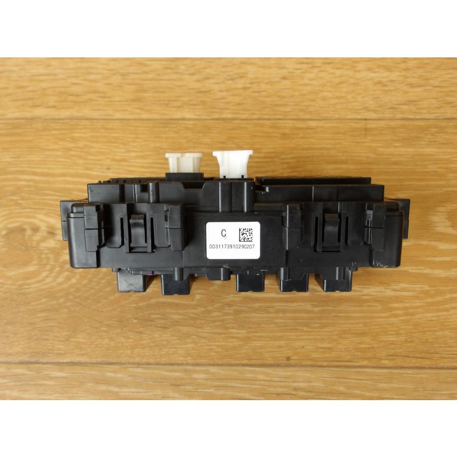 R2 スカイライン RV37 ヒューズボックス/フューズボックス |  | 03