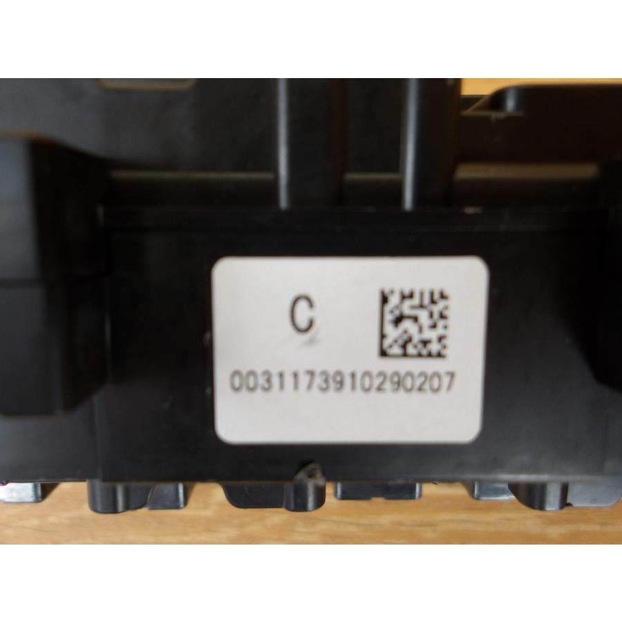 R2 スカイライン RV37 ヒューズボックス/フューズボックス |  | 04