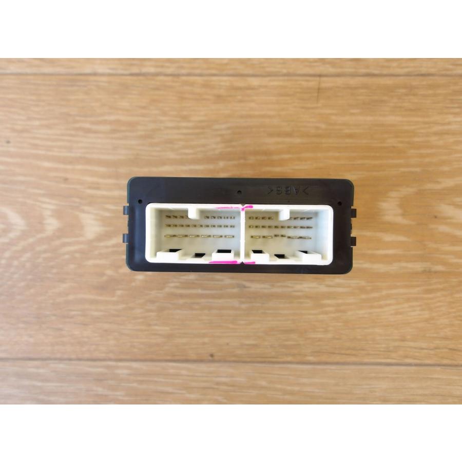 H19 クラウンマジェスタ UZS186 左リアドアMPXコンピューター |  | 03