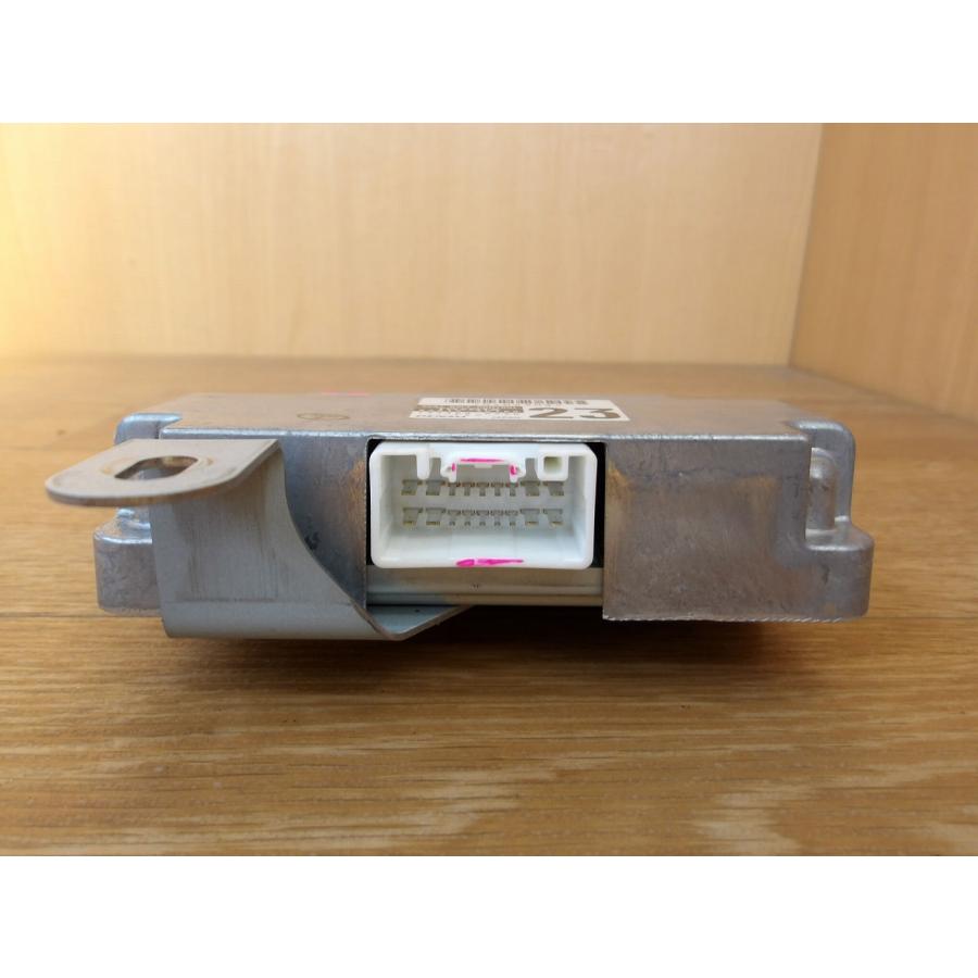 H19 クラウンマジェスタ UZS186 シートベルトコンピューター |  | 03