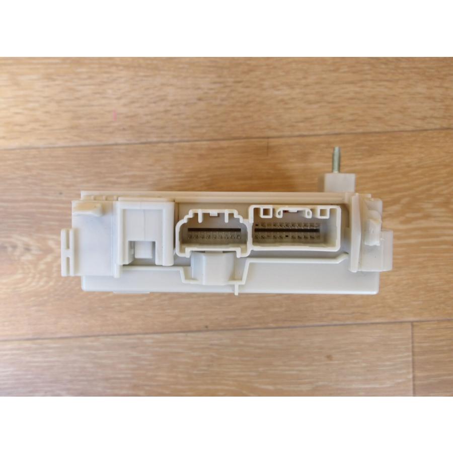 H19 クラウンマジェスタ UZS186 リアヒューズボックス/フューズボックス |  | 04