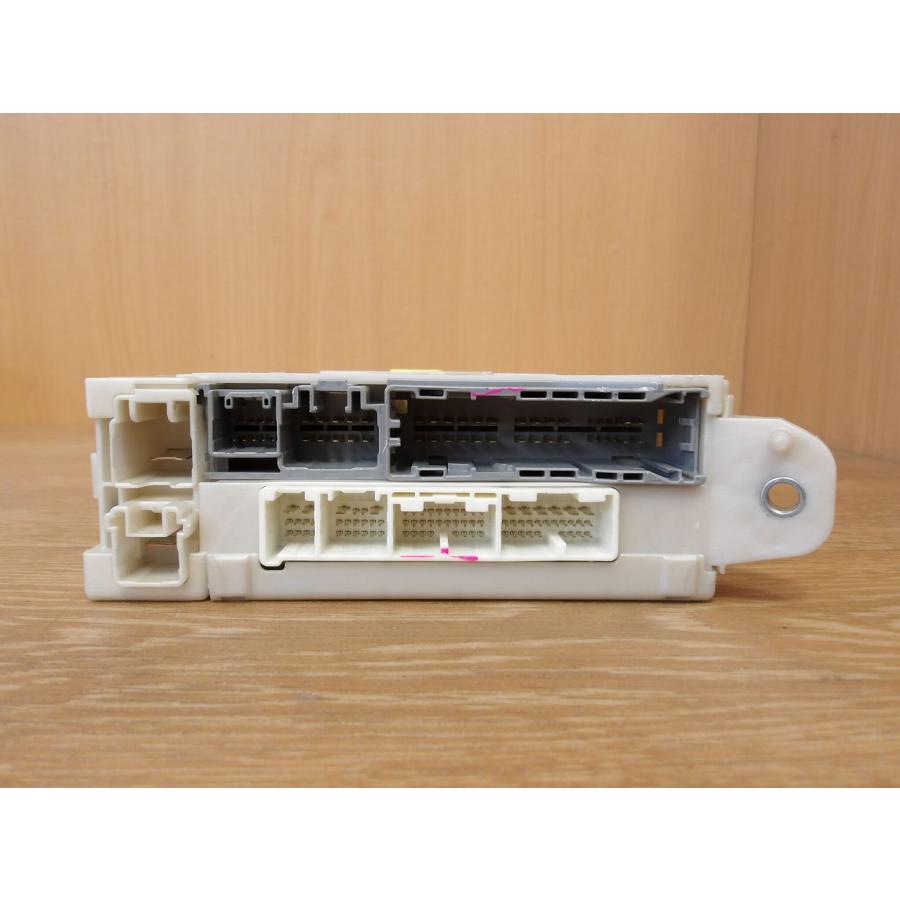 H19 クラウンマジェスタ UZS186 助手席側 ヒューズボックス/フューズボックス |  | 04