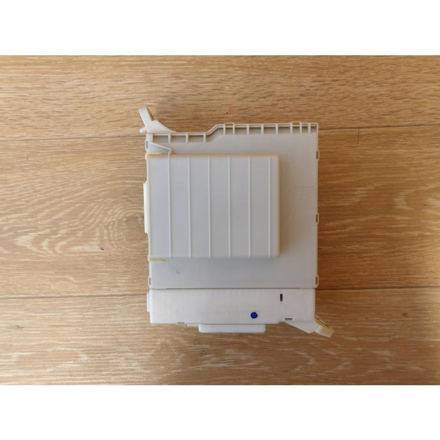 H19 クラウンマジェスタ UZS186 ヒューズボックス/フューズボックス |  | 02