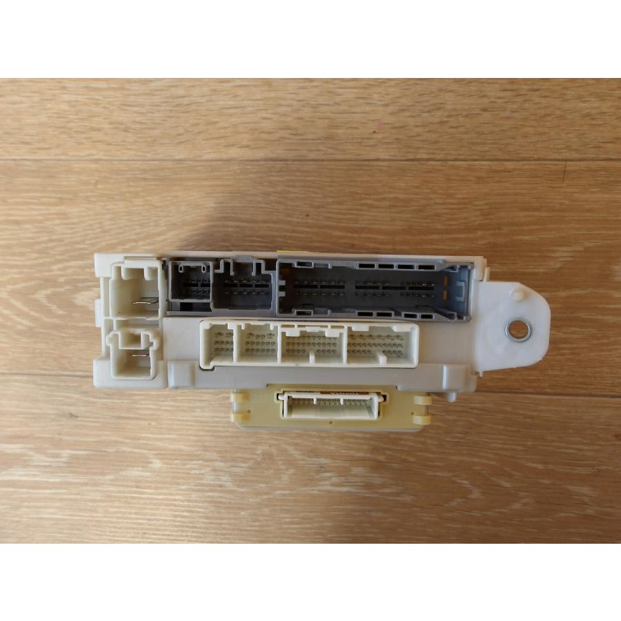 H19 クラウンマジェスタ UZS186 ヒューズボックス/フューズボックス |  | 03