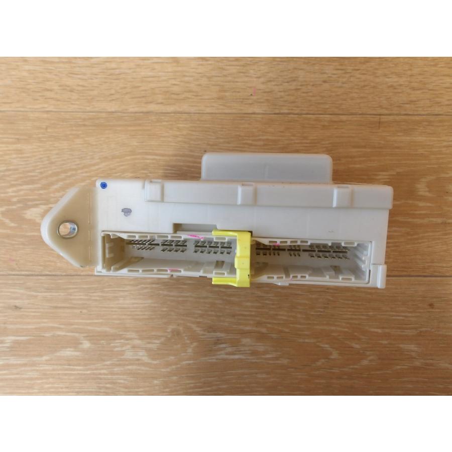 H19 クラウンマジェスタ UZS186 ヒューズボックス/フューズボックス |  | 04