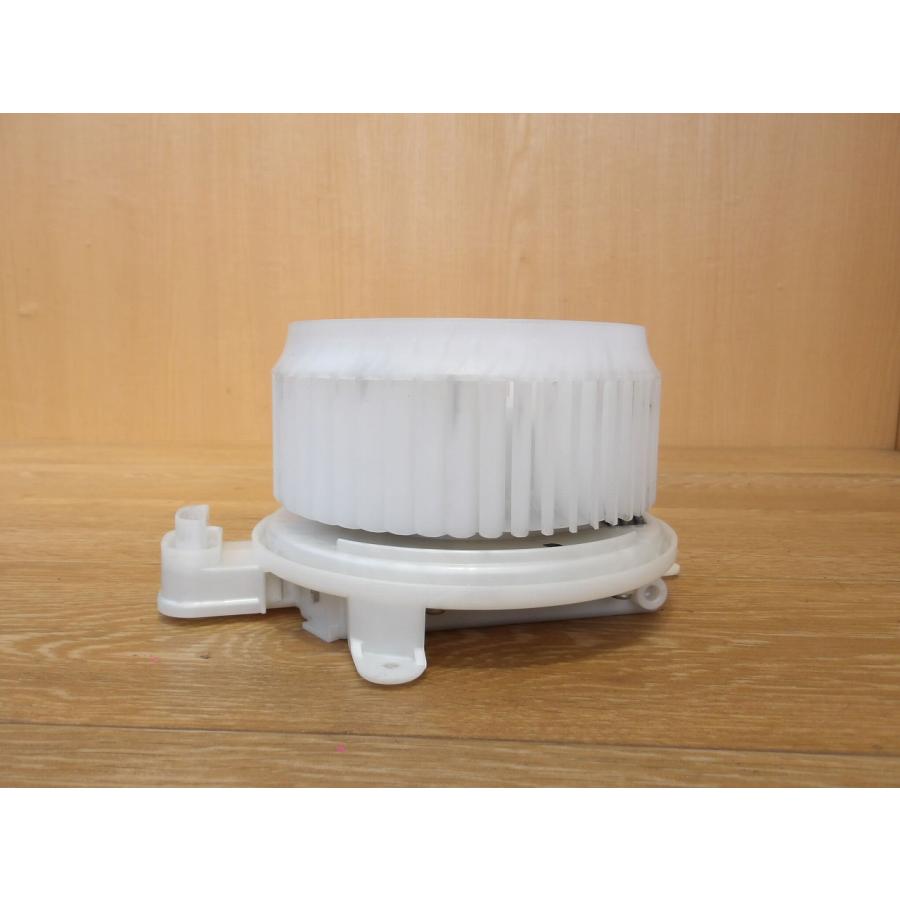 H21 プリウス ZVW30 ヒーターモーター/ブロアファン |  | 02