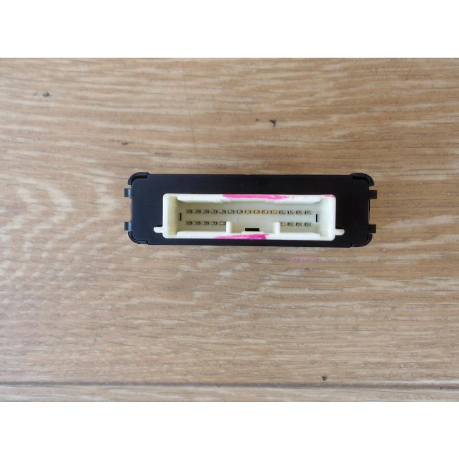 H23 ヴォクシー ZRR70G ヘッドライトオートレベリングコンピューター |  | 03