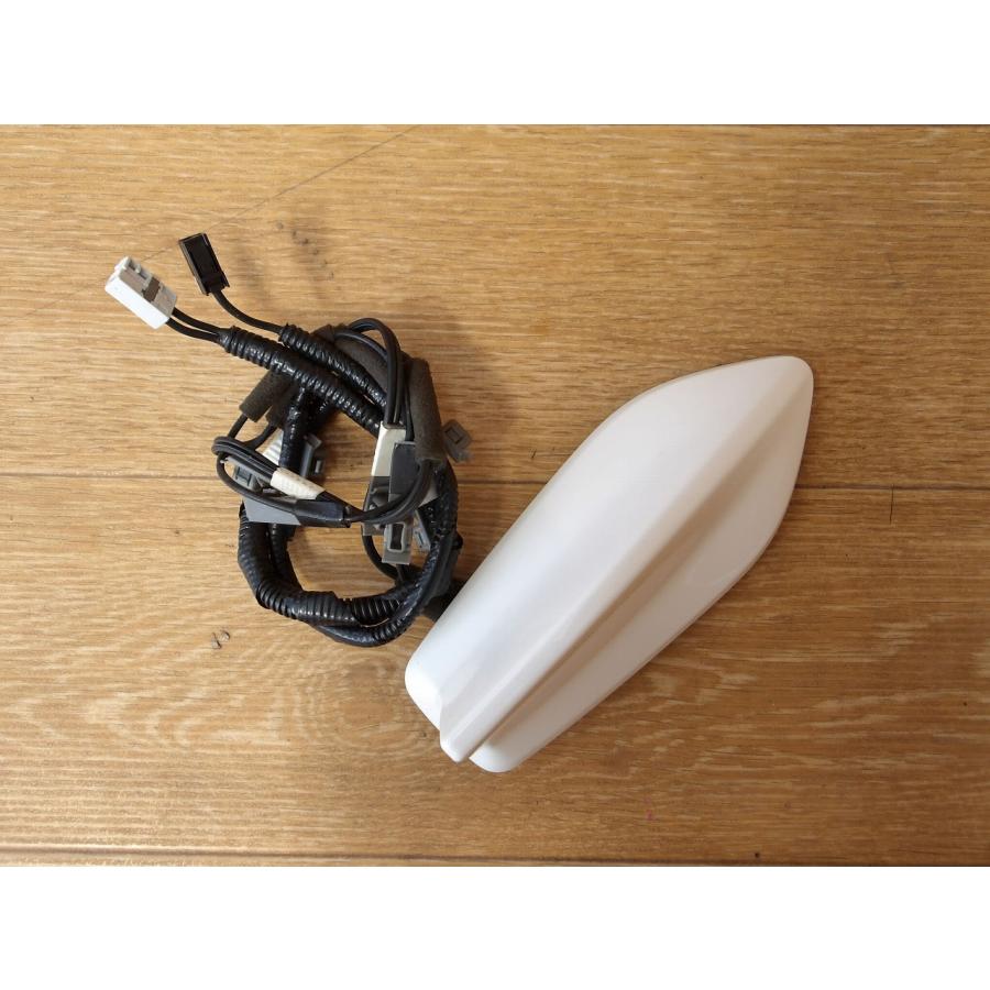 H27 レジェンド KC2 アンテナ/ルーフアンテナ/シャークアンテナ |  | 02