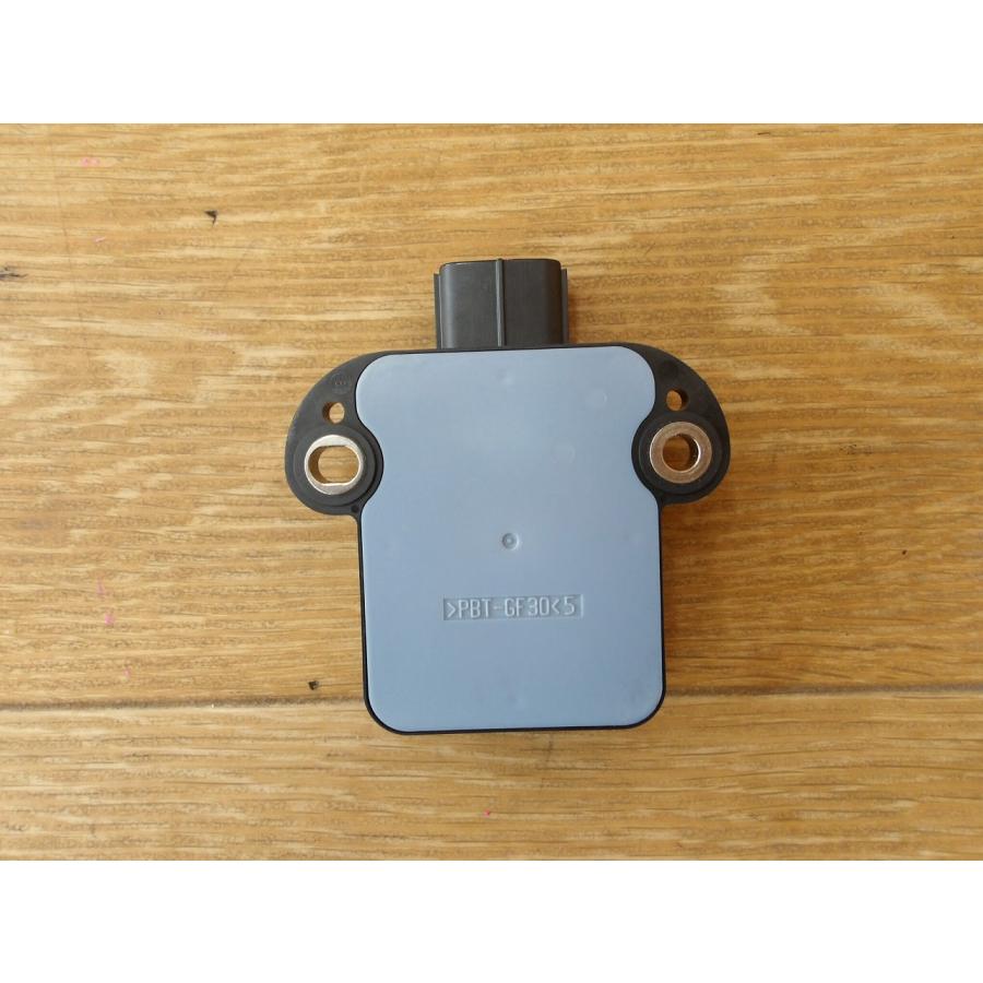 H29 ヒノ レンジャー FD2ABA ヨーレートセンサー/Gセンサー/グラビティセンサー |  | 02