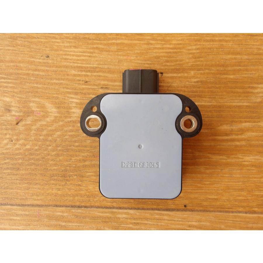 フーガ Y51 ヨーレートセンサー/Gセンサー/グラビティセンサー |  | 02