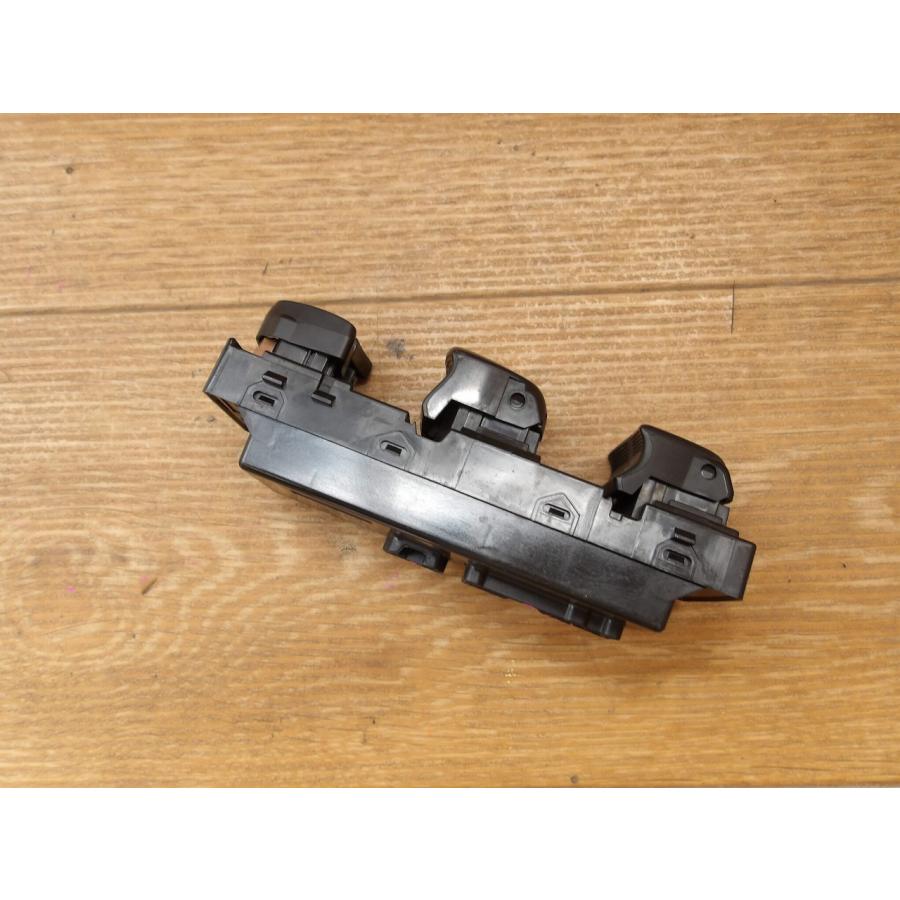 R3 キックス P15 パワーウインドウスイッチ/PWスイッチ |  | 03