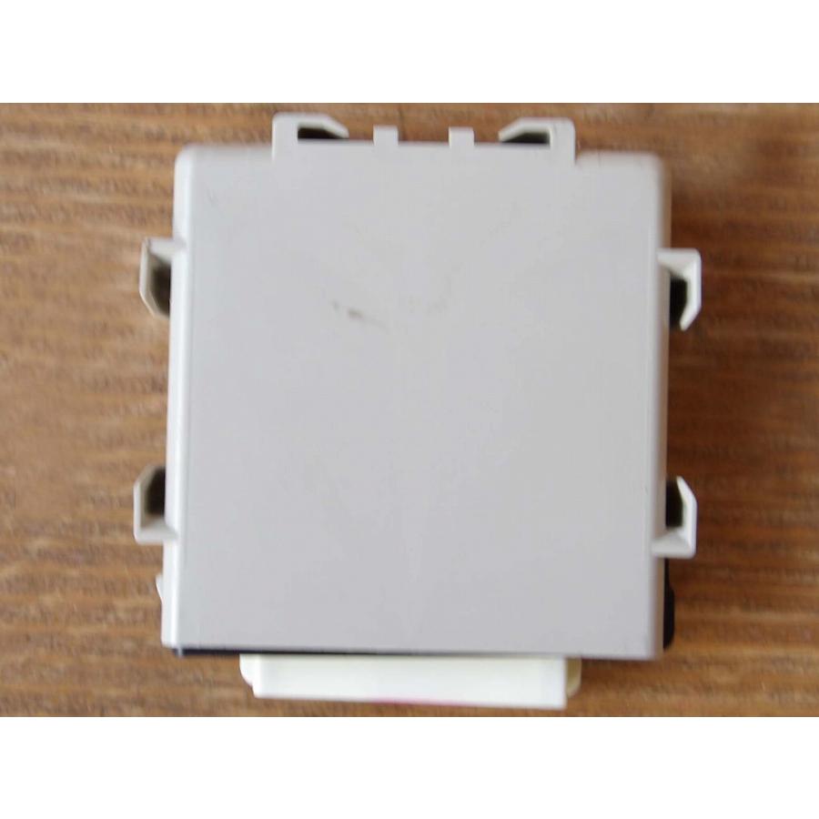 H19 デリカＤ：５ CV5W ヘッドライトオートレベリングコンピューター |  | 02