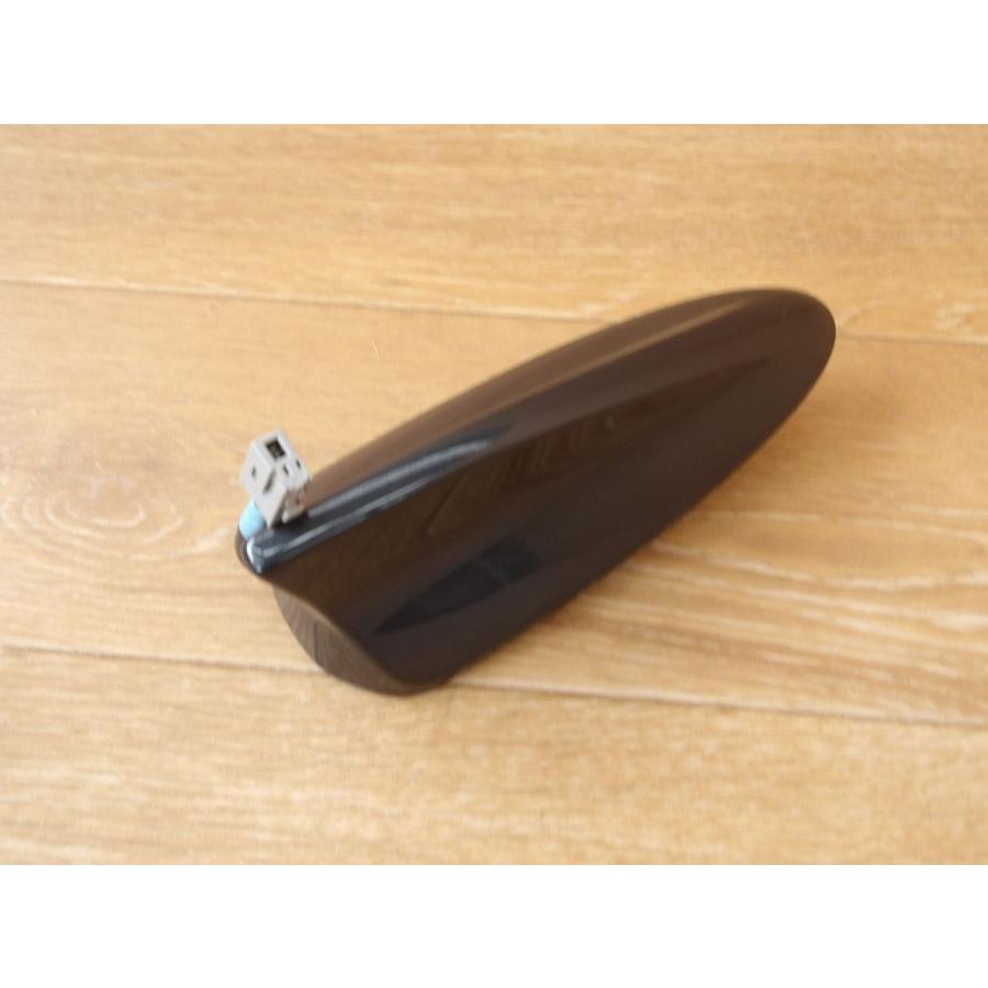 R1 CX-8 KG2P アンテナ/ルーフアンテナ/シャークアンテナ |  | 02