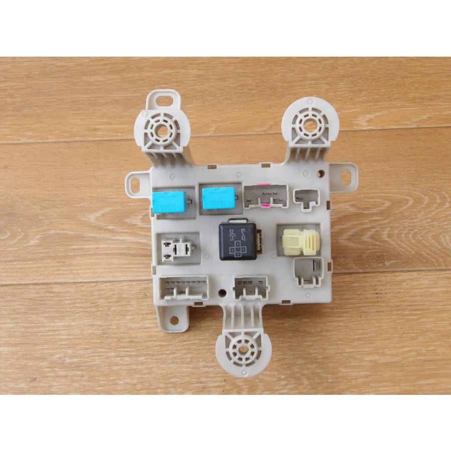 H16 エスティマＴ MCR40W 運転席側 ジャンクションブロック |  | 02